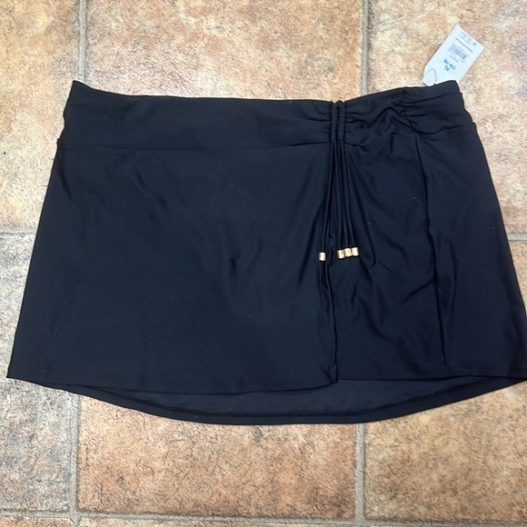 NWT.   XL SWIM SKIRT. - Picture 2 of 3